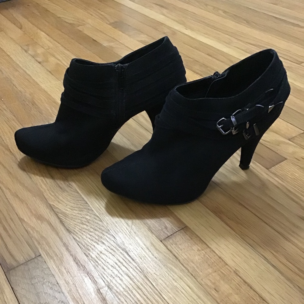 Cute Bootiesđź–¤ - Picture 2 of 5